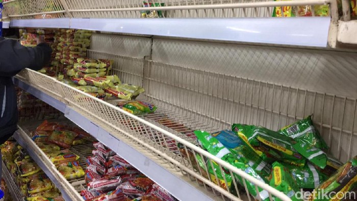 Pasar Swalayan Diserbu
