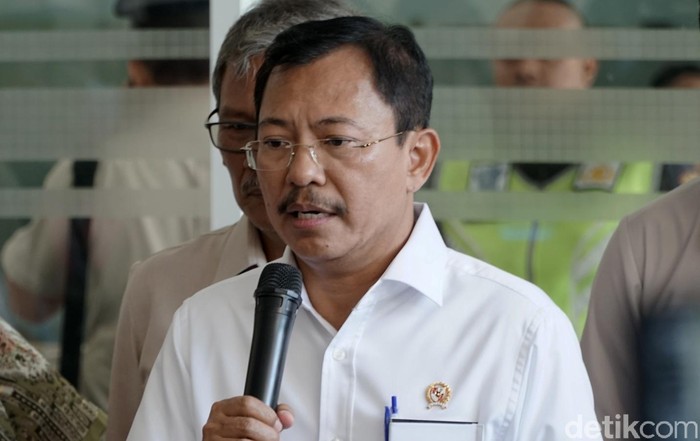 Menteri Kesehatan Terawan Agus Putranto mengatakan pemerintah yang akan menanggung biaya perawatan terkait virus corona.