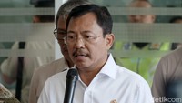 Menteri Kesehatan Terawan Agus Putranto mengatakan pemerintah yang akan menanggung biaya perawatan terkait virus corona. 