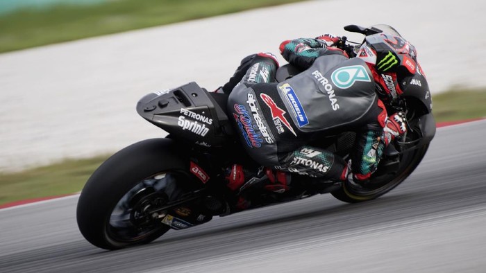 KUALA LUMPUR, MALAYSIA - FEBRUARY 08: Fabio Quartararo of France and Petronas Yamaha SRT   rounds the bend during the MotoGP Pre-Season Tests at Sepang Circuit on February 08, 2020 in Kuala Lumpur, Malaysia. (Photo by Mirco Lazzari gp/Getty Images)