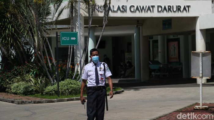Indonesia melaporkan adanya dua orang yang positif virus corona. Keduanya kini jalani perawatan di RSPI Sulianti Suroso. Yuk, lihat suasana di rumah sakit itu.