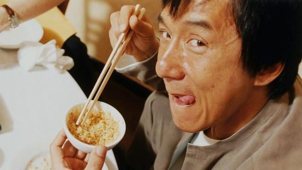 Kulineran Jackie Chan, Aktor yang Diisukan Kena Virus Corona