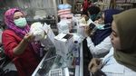 Geger Corona di RI, Warga Borong Masker dan Hand Sanitizer