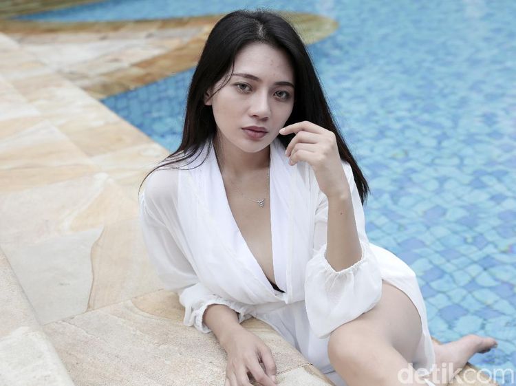 Basah-basahan Bareng Berlliana Lovell