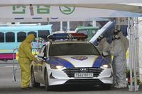 Banyak Orang Harus Diselamatkan, RI Perlu Drive-thru Tes Corona Ala Korsel