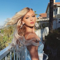 Urutan keempat daftar akun TikTok dengan followers terbanyak ada Loren Gray dengan 49,5 juta pengikut. Melansir Brand Watch, Loren merupakan seorang penyanyi Amerika. Sebelum jadi selebriti media sosial, Loren sempat berada di bawah naungan beberapa agensi bakat yang tak juga membawanya kepada ketenaran. Sampai akhirnya Loren memutuskan untuk jalan sendiri dan menemukan apa yang benar-benar diinginkannya sebagai artis. Foto: Instagram @loren