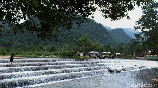 Berkunjung ke Payakumbuh, jangan lewatkan untuk mampir di Kapalo Banda tempat wisata ini merupakan sebuah Danau dengan air  jernih dan pemandangan yang indah.