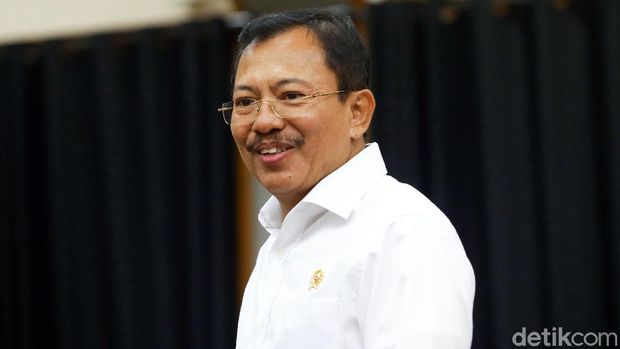 Menkes Terawan terus memantau kondisi 2 WNI yang positif virus corona. Kondisi kedua orang itu pun dilaporkan cukup baik.