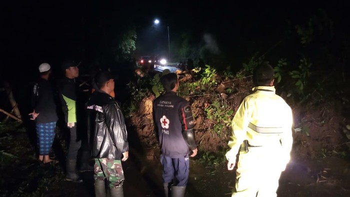 Tiga Akses Jalan di Kabupaten Malang Tertutup Longsor