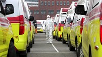 Sejumlah mobil ambulans tersebut terparkir di kawasan Daegu, Korea Selatan yang diketahui menjadi kawasan paling terdampak COVID-19 di Korea Selatan. Ryu Young-seok/Yonhap via AP.