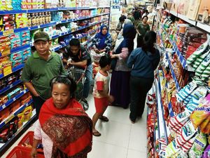 Efek Corona, Pembeli di Pusat Perbelanjaan Naga Masih Normal