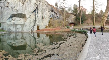 Find X2 Pro adalah flagship terbaru Oppo dengan teknologi kamera terbaik mereka. Saat dipakai memotret di Luzern, Swiss, hasilnya memuaskan (Fitraya Ramadhanny/detikcom)