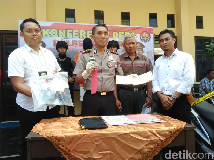 Polisi Pacitan membongkar sindikat curanmor. Dua pelaku diamankan dan salah satunya masih di bawah umur.