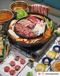 Slruppp! Hangatkan Badan dengan Shabu-shabu Komplet di Sini