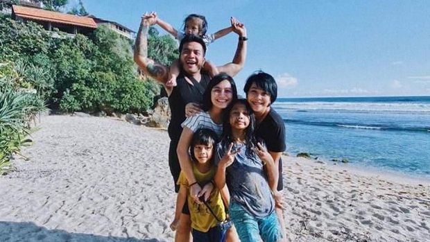 Shara dan Istri Pertama Erix Soekamti Akrab hingga Liburan Bareng