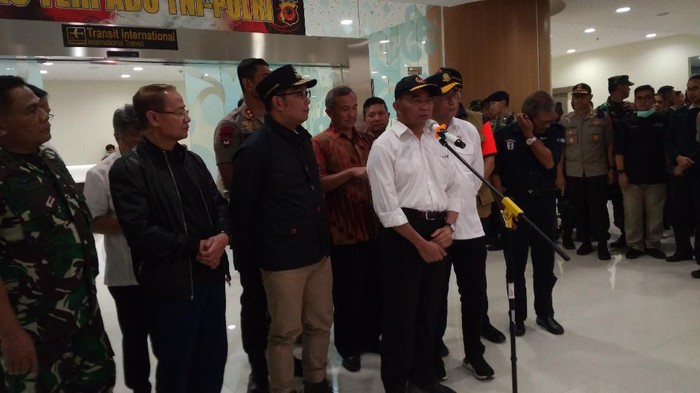 Menko PMK Muhadjir Effendy dalam konferensi pers pemulangan WNI ABK Diamond Princess di Bandara Kertajati