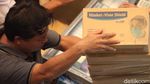 Geger Corona di RI, Warga Borong Masker dan Hand Sanitizer