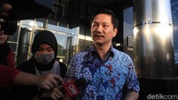 Suap dialirkan melalui menantunya Rezky Herbiyanto untuk memenangkan Hiendra dalam perkara perdata kepemilikan saham PT MIT dan Rp12,9 miliar untuk pengurusan perkara sengketa tanah di tingkat kasasi dan PK di MA serta Permohonan Perwalian.