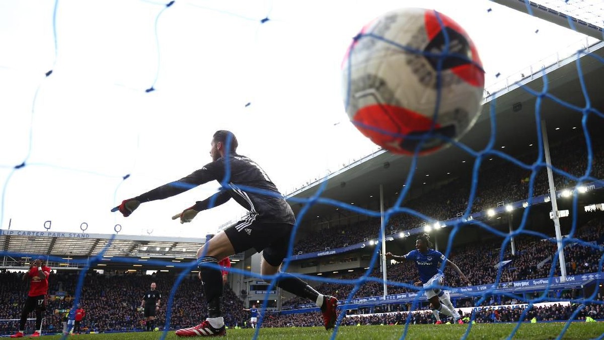 David de Gea membuat blunder saat Manchester United ditahan Everton 1-1. (Foto: Clive Brunskill/Getty Images)