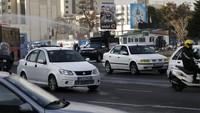 Berbagai upaya pencegahan pun dilakukan guna menekan penyebaran virus corona, salah satunya dengan rutin menyemprotkan desinfektan ke sejumlah area publik dan ruas-ruas jalan di kawasan Teheran, Iran. AP Photo/Vahid Salemi.