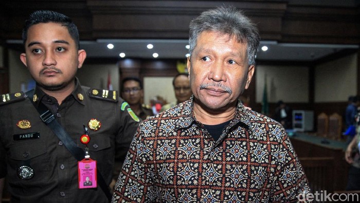 Raden Priyono dan Djoko Harsono yang merupakan terdakwa kasus skandal mega korupsi Rp 37,8 triliun kembali jalani sidang lanjutan. Sidang digelar di PN Jakpus.