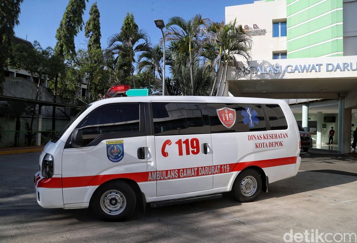 Mobil Ambulans Dinkes Depok Merapat ke RSPI Sulianti Saroso Mobil Ambulans milik Dinkes Kota Depok merapat ke RSPI Sulianti Saroso. Menurut informasi, ambulans membawa tukang kebun dari rumah WNI yang positif Corona.