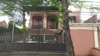 Rumah ini disebut-sebut merupakan warisan. Menurut kuasa hukum Raden Priyono, Tumpal Hutabarat, polisi tidak bisa membuktikan pencucian uang yang dilakukan Raden Priyono.  