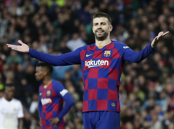 Barcelona's Gerard Pique reacts during the Spanish La Liga soccer match between Real Madrid and Barcelona at the Santiago Bernabeu stadium in Madrid, Spain, Sunday, March 1, 2020. (AP Photo/Manu Fernandez)