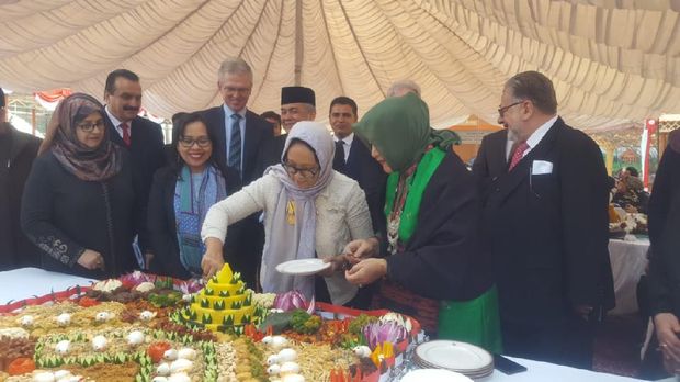 Menlu Retno Marsudi meresmikan Gedung Majapahit di KBRI Kabul