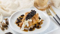 Fat Straw terkenal dengan kreasi minuman bobanya yang enak. Di sini juga bisa cicip Creamy Seasalt Boba Toast atau croissant dengan krim seasalt, olesan madu, dan boba madu yang manis. Foto: Instagram fatstraw