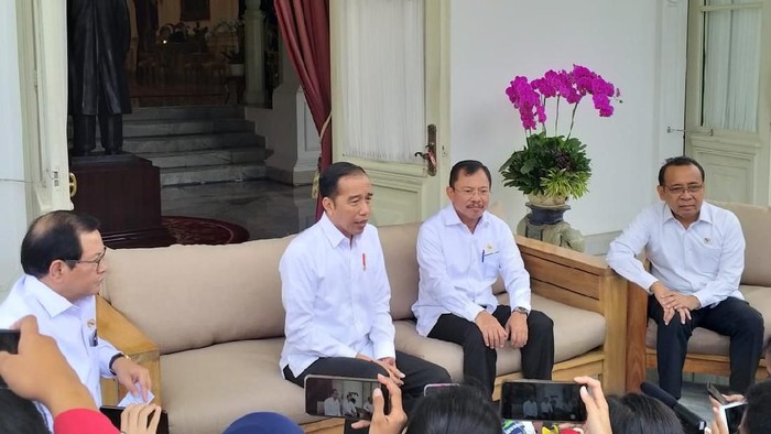 Jokowi konferensi pers soal virus corona. (Foto: Andhika/detikcom)