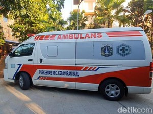 2 Ambulans Merapat ke Isolasi RSPI Bawa Pasien Pengawasan Terkait Corona