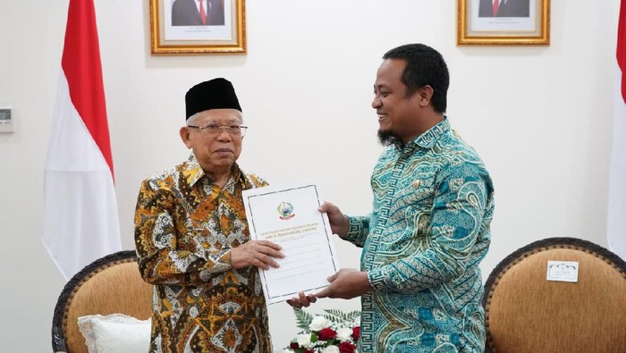 Wagub Sulsel Andi Sudirman Sulaiman menghadap ke Wapres Maruf Amin. Andi ajukan bantuan 11 program dari pembangunan jalur Seko hingga revitalisasi Danau Tempe. (dok. Istimewa)