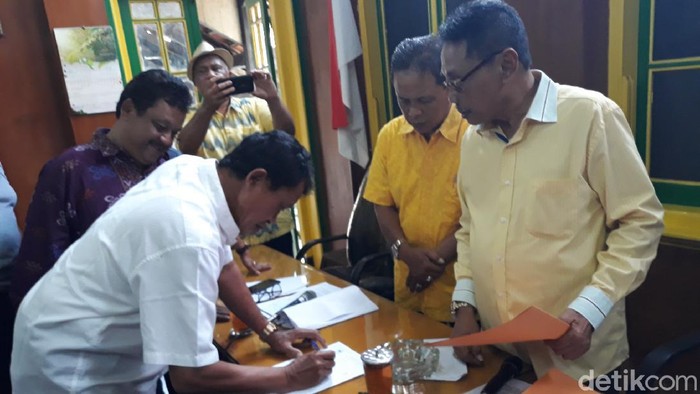 Suasana pengambilan formulir tahap penjaringan bakal calon ketua DPD Golkar DIY, Senin (2/3/2020).