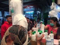 Masker hingga Disinfektan di Pasar Pramuka Ludes Diborong dalam 1 Jam