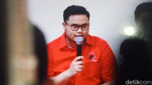 Rekomendasi PDIP terkait Calon Bupati Kediri mengerucut pada putra Sekertaris Kabinet RI Pramono Anung, Hanandhito Himawan Pramono. Kemudian muncul kabar tak sedap bahwa Dhito sengaja dipasang ayahnya untuk membangun dinasti.