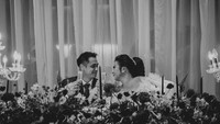 Berbagai komentar miring dari netizen untuk pasangan fenomenal tersebut pun mencuat. Sementara mereka berdua memilih enggan untuk menanggapinya dan justru terus memamerkan kemesraan melalui unggahannya di instagram. Foto: Instagram @jennifer_ipel