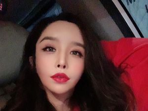Gaya Artis Cantik Korea yang Dulunya Pria Pamer Bibir Seksi