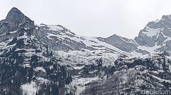 Oppo Find X2 dilengkapi dengan 13MP periscope zoom lens dengan kemampuan 20X digital zoom (Fitraya Ramadhanny/detikcom)