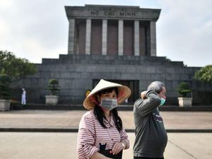 Kakak-Adik Terinfeksi Corona Terancam Penjara karena Nekat Naik Pesawat