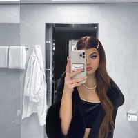 Lalu teman-teman sekolahku mulai mendapat follower dan ketika aku melihat akunku aku sadar beberapa videoku difitur dan aku punya 30 ribu pengikut. Aku datang ke orangtuaku dan aku bilang, aku tidak tahu apa maksudnya ini. Aku baru berusia 13, katanya kepada Interview. Foto: Instagram @loren