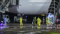 Sebelumnya, Menteri Perhubungan (Menhub) Budi Karya Sumadi mengatakan setelah tiba di BIJB, ABK akan diangkut mengunakan lima bus milik RSPAD Gatot Soebroto menuju Pelabuhan PLN Sumuradem, Kabupaten Indramayu, Jawa Barat. Proses perjalanan menuju Pulau Sebaru Kecil bakal dikawal dengan kapal tunda.