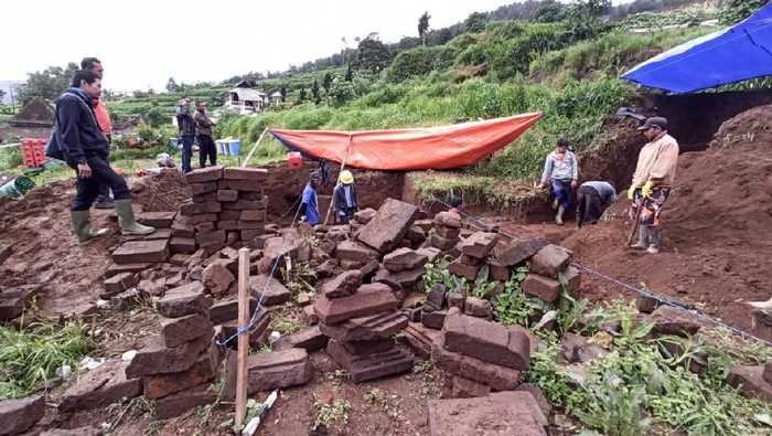Candi baru di Dieng