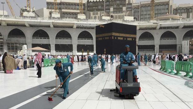 Warga Saudi dan Ekspatriat Dilarang Umroh.