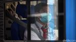 Potret Warga Ibu Kota Wara-wiri Pakai Masker