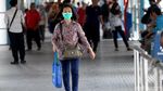 Potret Warga Ibu Kota Wara-wiri Pakai Masker