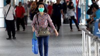 Masker pun jadi salah satu barang yang paling dicari oleh warga saat ini.