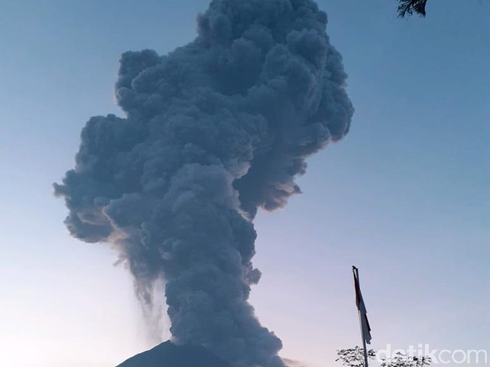 erupsi merapi pada 3/2/2020 diamati dari Pos Babadan