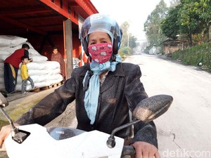 7 Kecamatan di Boyolali Mandi Abu Gunung Merapi, Sebagian Campur Pasir