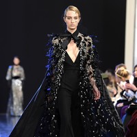 Elie Saab menampilkan koleksi busana musim gugur di Paris Fashion Week 2020, Paris, Prancis, Sabtu [29/2/2020]. Photo by Pascal Le Segretain/Getty Images.